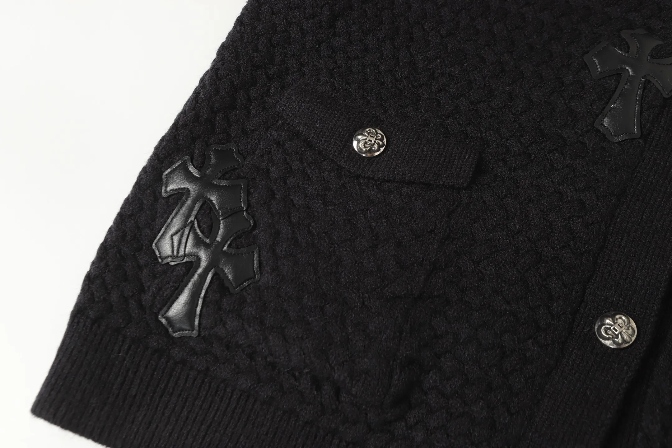 P300 #M904 - Chrome Hearts/Chrome Hearts Heavy Industry Sanskrit appliquéd embroidered cardigan knitted sweater - High weight, high density and high quality. The wool is soft, delicate and skin-friendly. It feels soft and silky. It has excellent warmth and skin-friendly properties. - Customized weaving and dyeing, no color difference. No matter the fabric or workmanship details, it is the ordinary version on the market. - Hardware zipper accessories are all customized, full of details -Colour: light gray black -Size: S M L XL